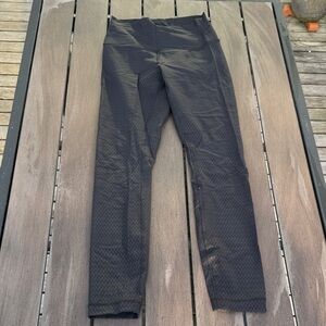 Lululemon Wunder Under 25” Full on Luxtreme Diverge Emboss Black size 4